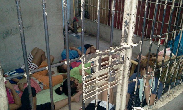 Seven women, including a minor, arrested inside several rooms of a motel in Mandaue City allegedly used as a shabu tiangge or drug dens are now detained at the Subangdaku Police Station in Mandaue City. (CDN PHOTO/ NORMAN MENDOZA) 