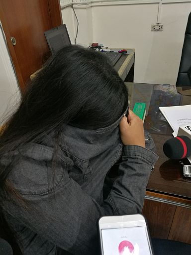 Liezyl Margallo, 23, hides her face when she is  presented to Cebu media. (CDN PHOTO/CHRISTIAN MANINGO)