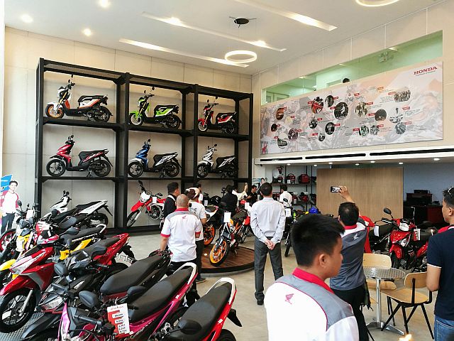 A glimpse of the showroom of the new Honda Flagship shop. (CDN PHOTO/CHRISTIAN MANINGO)