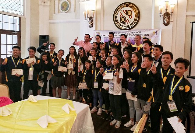 The athletes and coaches pose with Cebu provincial government officials after the awarding ceremony at the Capitol. (CDN PHOTO/CHRISTIAN MANINGO)