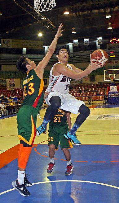 :Mark Tallo goes for a lay-up against  Kevin Rey Villafranca of USJ-R during their game in CESAFI 2015 at Cebu Coliseum (CDN PHOTO/LITO TECSON).