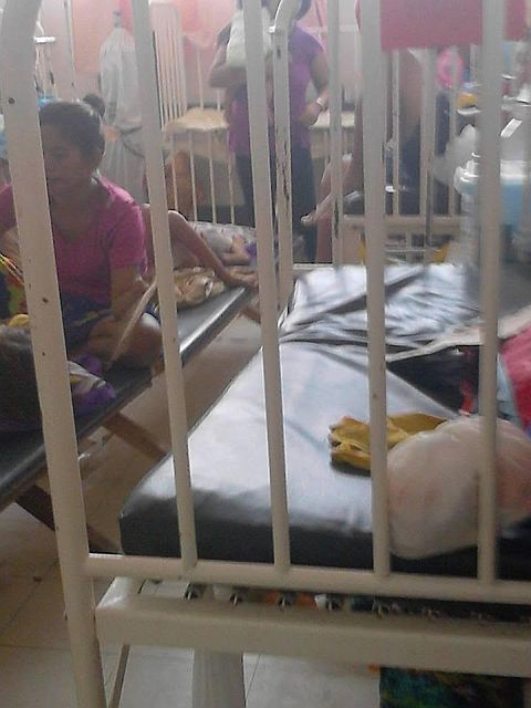 Badjao children in Dauis, Bohol, are rushed to the hospital for treatment of symptoms of amoebiasis on Thursday.  Contributed Photo