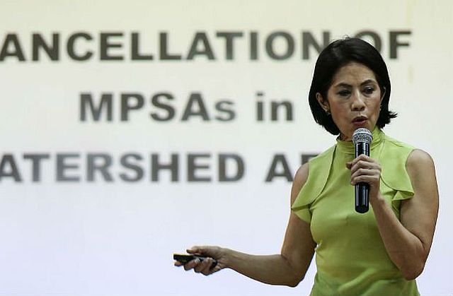 Sec. Gina Lopez shows a copy of the DENR Mine Audit Report during a press briefing on the Mineral Production Sharing Agreement. (INQUIRER.NET) 