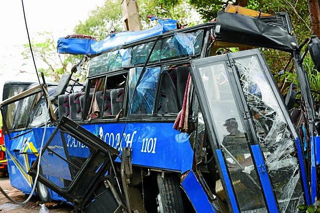  Fifteen people have died, including students, a teacher and the bus driver, after the bus they were riding in  hit an electric post in Barangay Sampaloc, Tanay, Rizal province on Monday. (INQUIRER.NET)