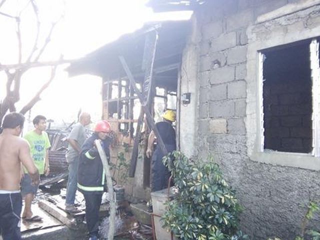 Fire destroys a house in Sitio Marober, Barangay Banilad, Mandaue City. (CDN PHOTO/LITO TECSON)