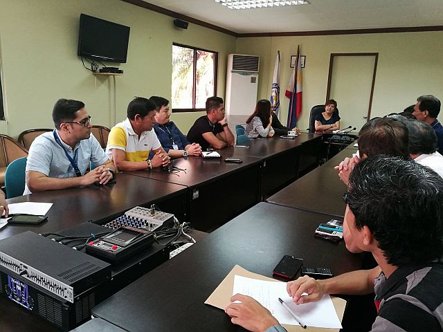 Mandaue and DENR-7 officials meet to discuss Korean Garbage at the Bureau of Customs in pier 6. | PHOTO By Christian Maningo