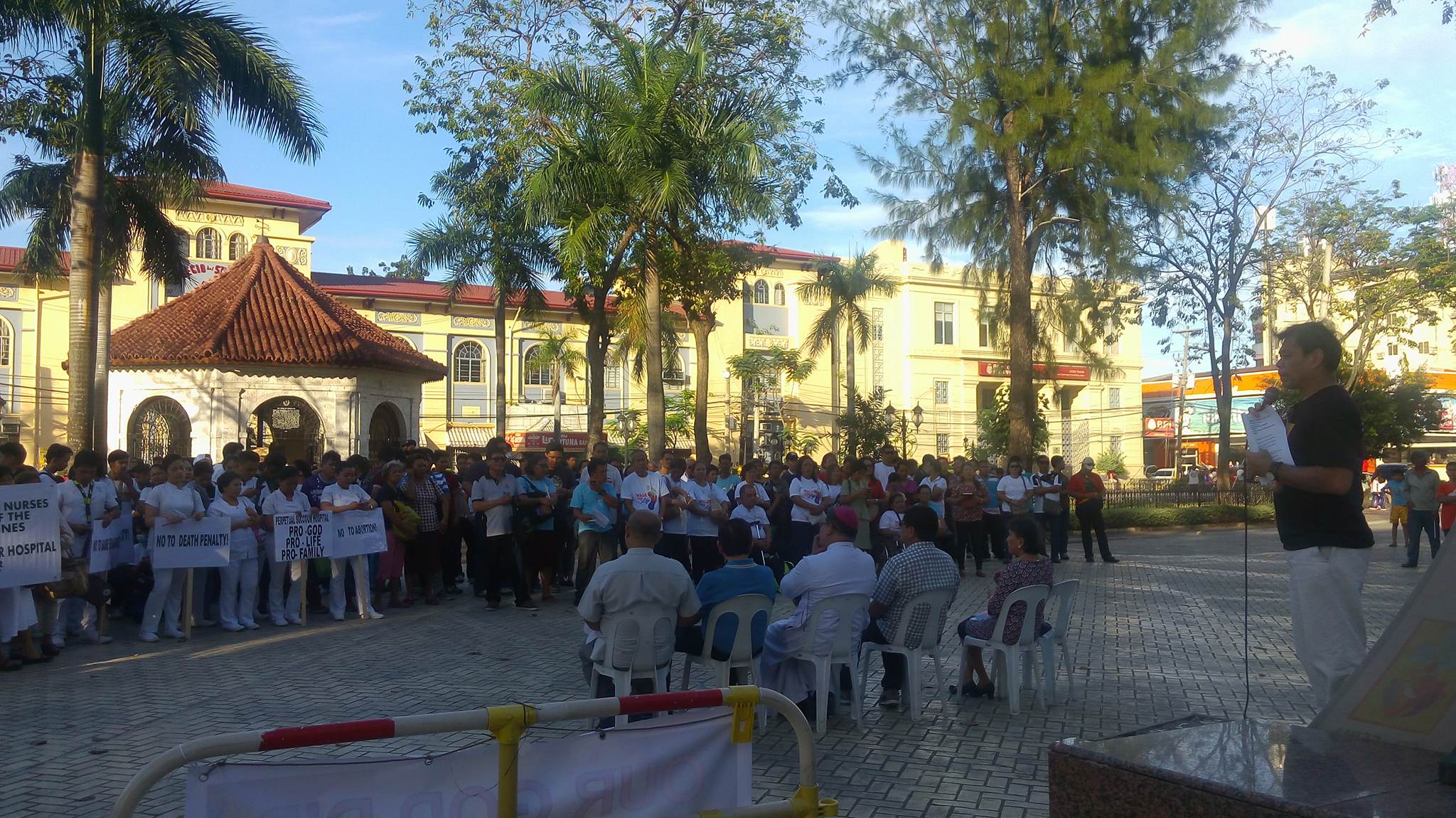  Pro-life advocates gather at Plaza Sugbo in Cebu City to oppose plans to revive the death penalty and extra-judicial killings.