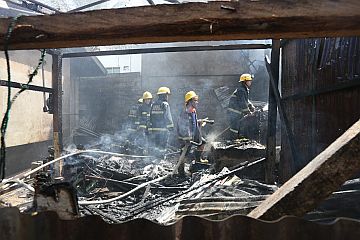 Here is a scene from the fire that broke on Nichols Heights, V. Rama Avenue, Guadalupe, Cebu City. (Photo via Junjie Mendoza)