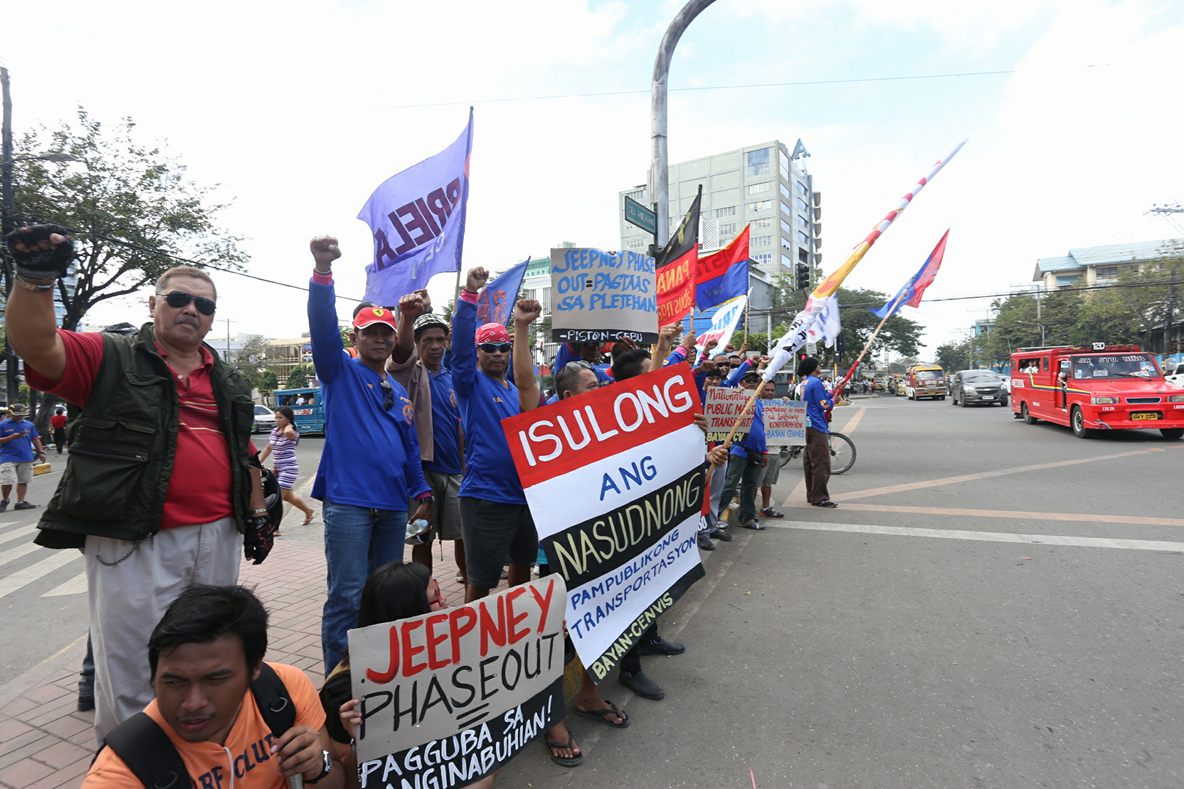Members of Piston and Bayan stage a rally at Osmeña Boulevard corner P. del Rosario Street supporting the nationwide transport strike. (CDN PHOTO/JUNJIE MENDOZA)