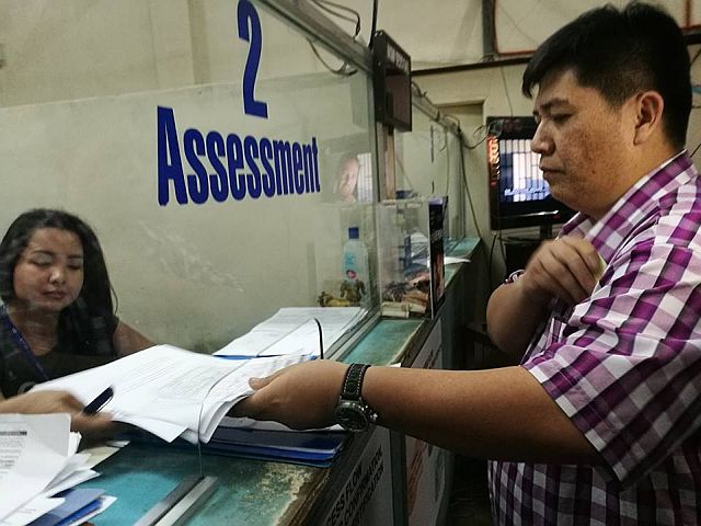Ryan Benjamin Yu, CITRASCO chairman files the petition for fare surge as traffic in Cebu gets worse and fuel and commodity prices also increasing. (CDN PHOTO/CHRISTIAN MANINGO)