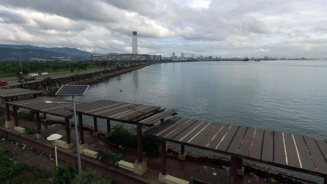 The baywalk area at the South Road Properties (SRP) is among the early structures built within the 300-hectare property originally envisioned to be Cebu City’s economic power house. (CDN PHOTO/TONEE DESPOJO))
