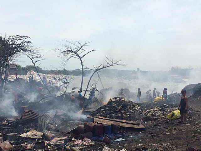 Fire damages at least 11 structures within Umapad dumpsite in Mandaue City. (MANDAUE CITY PIO)