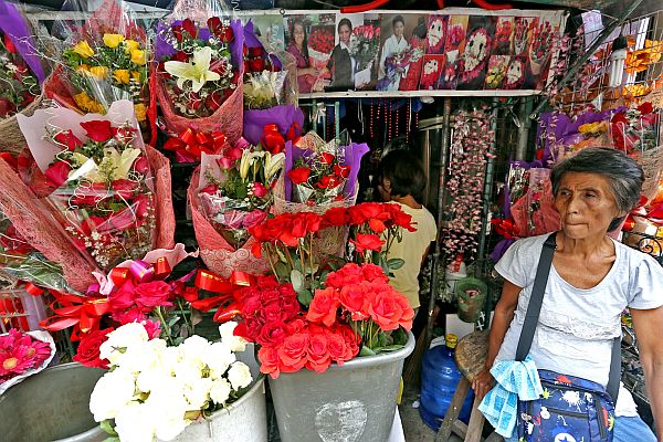 As Valentine’s Day nears, flower prices are expected to go up. CDN PHOTO/JUNJIE MENDOZA