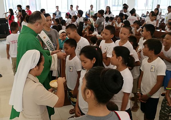 Last year, at the start of the International Eucharistic Congress (IEC) held in Cebu City, the same group of street children also received their First Communion.   The Tables of Hope is a continuing special feeding program for the marginalized sector of society. CDN PHOTO/CHRISTIAN MANINGO