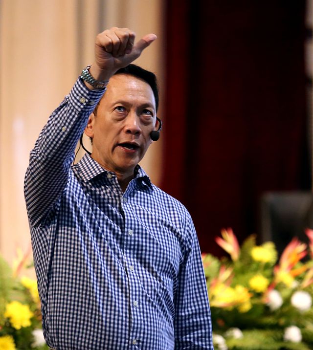 Inspirational speaker Francis Kong talks about family values and parenting in a forum in Saint Theresa’s College auditorium. (CDN PHOTO/JUNJIE MENDOZA)