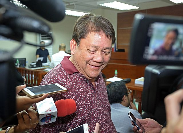  Cebu City Mayor Tomas Osmeña smiles as he answers questions from reporters during the hearing of the Petition for Mandamus filed by Banco de Oro at the Regional Trial Court Branch 18. (CDN PHOTO/LITO TECSON)