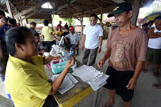 Tanods and garbage loaders of Barangay Bulacao were visibly surprised when City Hall staff arrived for their drug test. (CDN PHOTO/JUNJIE MENDOZA)