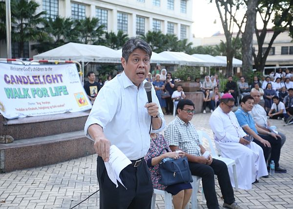 Sen. Francis  Kiko Pangilinan (with microphone) shares his views and opposition on the moves to revive the death penalty in the country during Walk for Life activity at the Plaza Sugbo in front of the Cebu City Hall. Vice Mayor Edgardo Labella, Cebu Auxiliary Bishop Oscar Florencio, Rep. Raul del Mar (Cebu City north district), and Fr. Eligio Suico are among the speakers of the event.