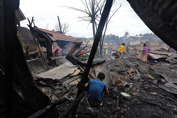 Fire victims come back to where their houses stood, looking for what can still be salvaged out of the ashes. The fire in Barangay Tisa and Labangon left 259 families homeless.
