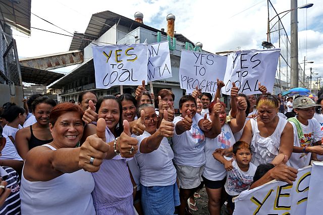 THUMBS UP. Residents of Barangays Sawang Calero, Suba, Pasil and Duljo Fatima show their support to the Ludo coal plant project in a rally staged in front of the company site. (CDN PHOTO/JUNJIE MENDOZA)