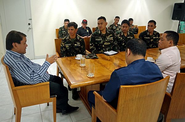  Cebu City Mayor Tomas Osmeña and Councilor Dave Tumulak meet with members of the Armed Forces of the Philippines (AFP) and the police to plan out activities of Task Force Cebu to help and maintain peace and order in the City. 