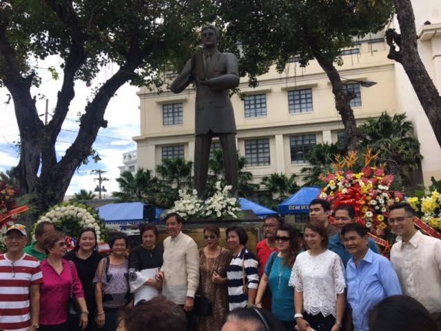 Former Cebu City Mayor Michael Rama, (seventh from left)  together with supporters and relatives, offers flowers and prayers in front of the brass statue of his grandfather, Don Vicente Rama, at the Plaza Sugbo in front of City Hall.. CDN PHOTO/JOSE SANTINO BUNACHITA