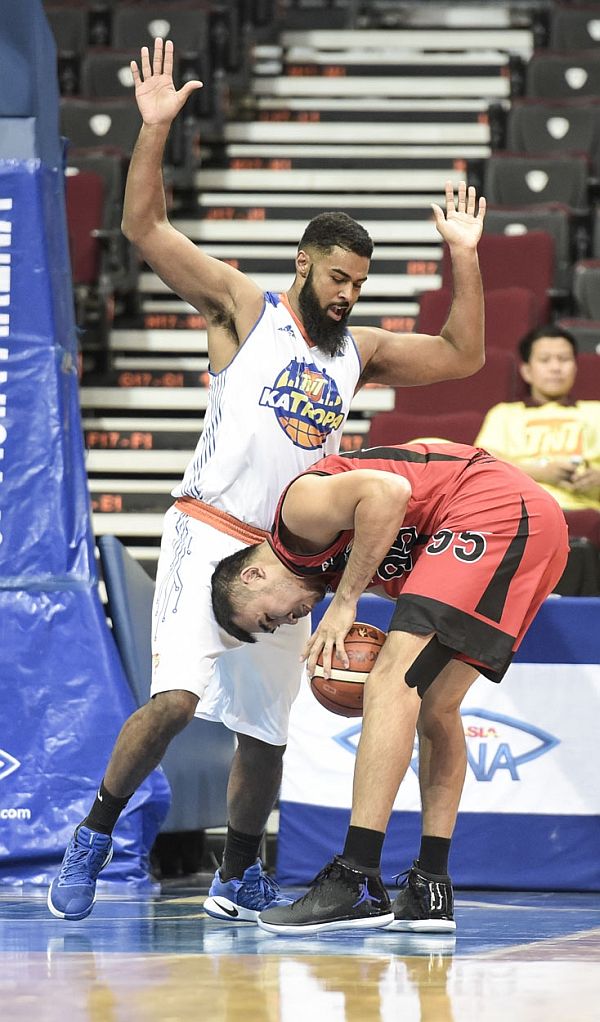 TNT’s Mo Tautuaa stops San Miguel Beer’s Yancy de Ocampo in Game 2. inquirer