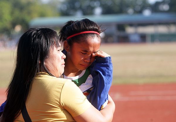 Ericka Mae Tagoco of  Bohol is comforted by her mother after her emotional win in secondary girls’ long jump.  CDN PHOTO/TONEE DESPOJO