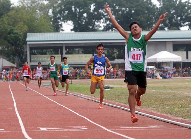 Dwight Galolo of the Province of Bohol celebrates after winning the boys 1,500 race. (CDN PHOTO/TONEE DESPOJO)