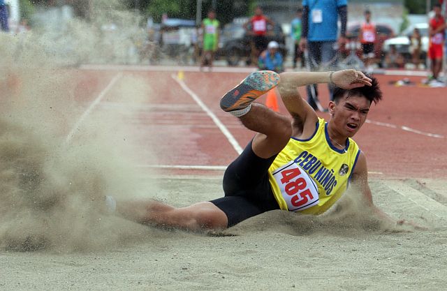 John Marvin Rafols of Cebu City won the gold medal in secondary boys triple jump as the Niños finally found their mark in athletics in the ongoing Cviraa Meet in the City of Naga.   (CDN PHOTO/TONEE DESPOJO)