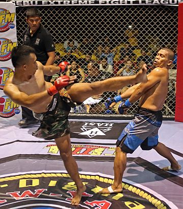 Roel "Akiyama' Rosauro (left) of Yaw-Yan Ardigma Cebu battles Urtych "The Tank" Alarin of XFC MMA Butuan City in the main event of the Cebu Extreme Fight League at the Cebu Coliseum.  