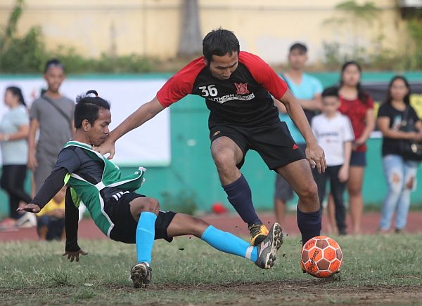 Tough football matches greeted yesterday’s opening of the 14th Thirsty Football Cup at the Cebu City Sports Center.  (CDN PHOTO/TONEE DESPOJO)