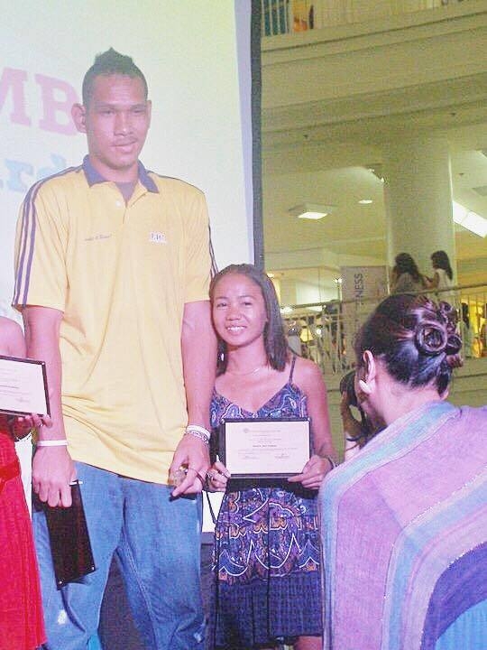 SEE, THEY GO A LONG WAY. Mary Joy Tabal, the first Filipina marathoner to see action in the Olympics, poses with June Mar Fajardo before the Kraken was recruited in the PBA. This photo was taken during the 2011 SAC-SMB All Cebu Sports Awards where both Tabal and Fajardo received minor citations.. Next month they will receive major awards from SAC. contributed by mary joy tabal