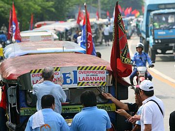 Transport caravan in Metro Manila.  INQUIRER PHOTO