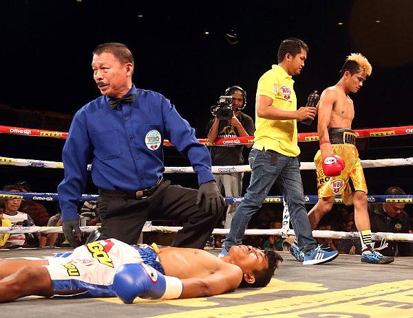 Referee Tony Pesons checks on Demsi Manufoe, who stayed on the canvas for a few minutes after getting knocked out by Christian Araneta in the co-main event of “Who’s Next?” 4 Pro Boxing Series last Saturday at the Waterfront Cebu City Hotel and Casino.