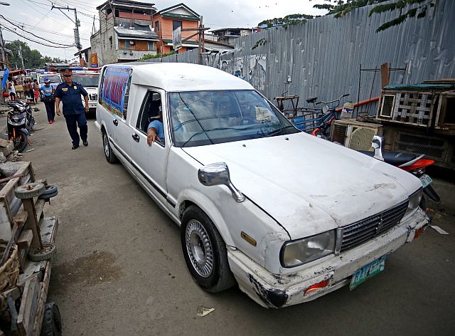 Last year’s Oplan TokHang had gimmicks like a hearse being staged by police to warn drug suspects to change their ways. In Manila, rights and religious groups hold a Mass to pray for the underaged victims of extrajudicial killings. 
