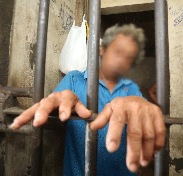 A 65-year-old grandfather is now detained at Guadalupe police station after he was accused of sexually abusing his two granddaughters, 6 and 8 years old, in Barangay Sapangdaku, Cebu City. | via Lito Tecson