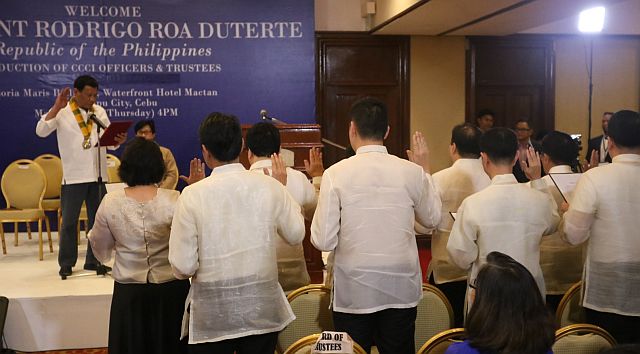  President Rodrigo Duterte officiate the induction of CCCI officers and trustees at Waterfront Mactan. (CDN PHOTO/ LITO TECSON)