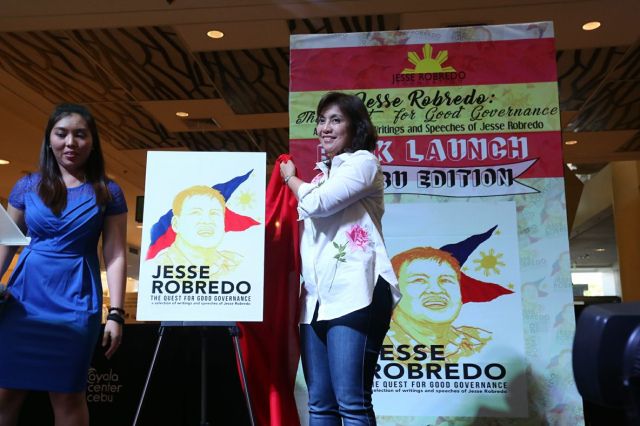 Vice president Leni Robredo unveils the book Jesse Robredo: The guest for good governance at ayala mall. 