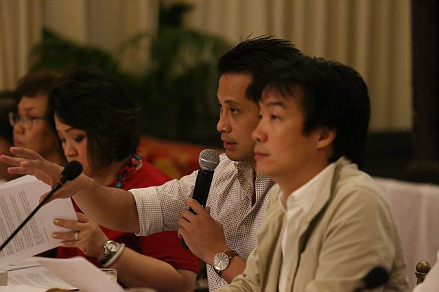 Mandaue Chambers of Commerce and Industry (MCCI) President Glenn Soco discusses infrastructure projects during the RDC-7 Full council meeting. (CDN PHOTO / JUNJIE MENDOZA)