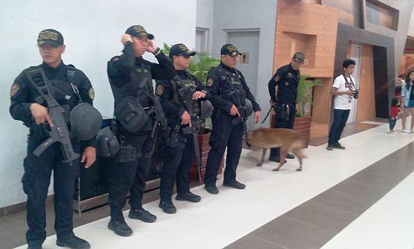 A team from the Special Operations Unit-K9 and personnel from the Aviation Security Group from Manila have arrived at the Mactan Cebu International Airport on Tuesday, March 28,2017, to inspect and secure the airport in time for the holding of the Association of Southeast Asian (Asean) Summit ministerial meetings in Cebu on April 3-7, 2017.  CDN PHOTO/NORMAN MENDOZA