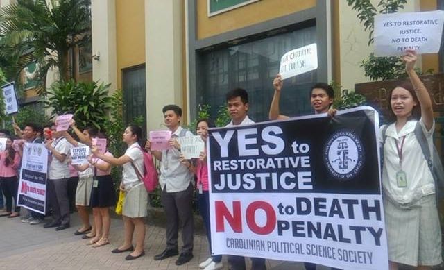 University of San Carlos students held a noise barrage outside of their campus in P. del Rosario as their way of expressing their opposition to the death penalty. (CDN PHOTO/MICHELLE JOY L. PADAYHAG)
