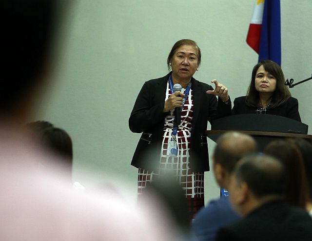 Director Leonides Sumbi of Bangko Sentral ng Pilipinas Cebu regional office, discusses possible solutions to increase banking penetration rate of the country during a forum at the BSP Cebu office in Cebu City. (CDN PHOTO/LITO TECSON)