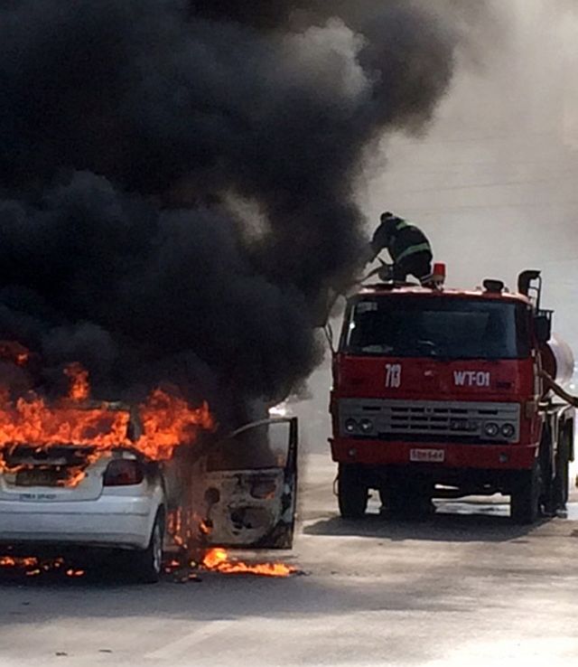 A car catches fire along F. Cabahug St. in Mabolo, Cebu City in this 2015 file photo.  cdn file