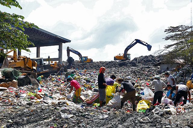 Scavengers sort through the garbage at the transfer station rented by Jomara Konstruckt near the Inayawan landfill site in this Jan. 25, 2017 file photo.