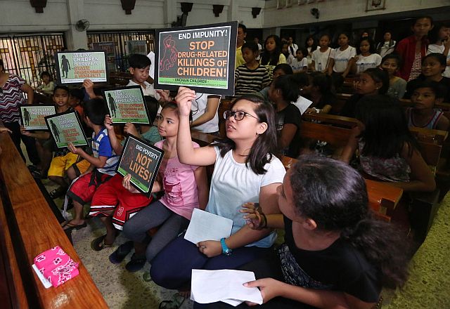In Manila, rights and religious groups hold a Mass to pray for the underaged victims of extrajudicial killings.  INQUIRER/ MARIANNE BERMUDEZ