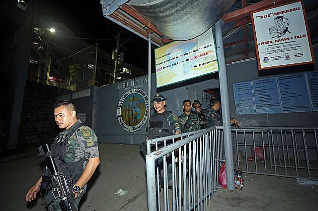 Cebu City police officers in full battle gear leave the Cebu City Jail after participating in the Operation Greyhound at the facility. Several contraband including drugs were confiscated from the inmates during Saturday’s surprise jail inspection. (CDN PHOTO/LITO TECSON)