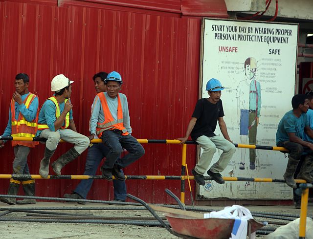 Workers take a break in a construction site in Cebu City. The Visayas remains to be among the regions with high employment rates. (CDN PHOTO/TONEE DESPOJO)