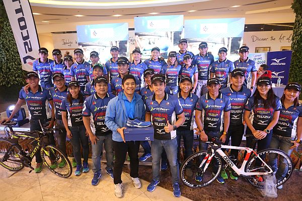 Members of the Rider Omega Pro Tri Team gather after the team’s launching at the Robinsons Galleria Cebu. CDN PHOTO/LITO TECSON