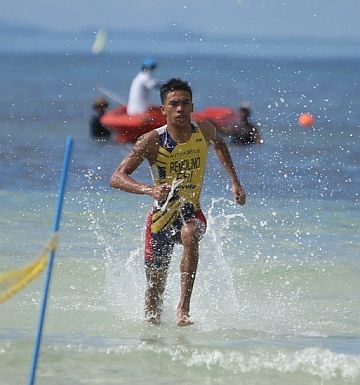 Andrew Kim Remolino emerges from the water during the swim portion of the National Age Group Triathlon (NAGT) Cebu Leg yesterday in Santiago Bay, Camotes Island. CDN PHOTO/LITO TECSON.